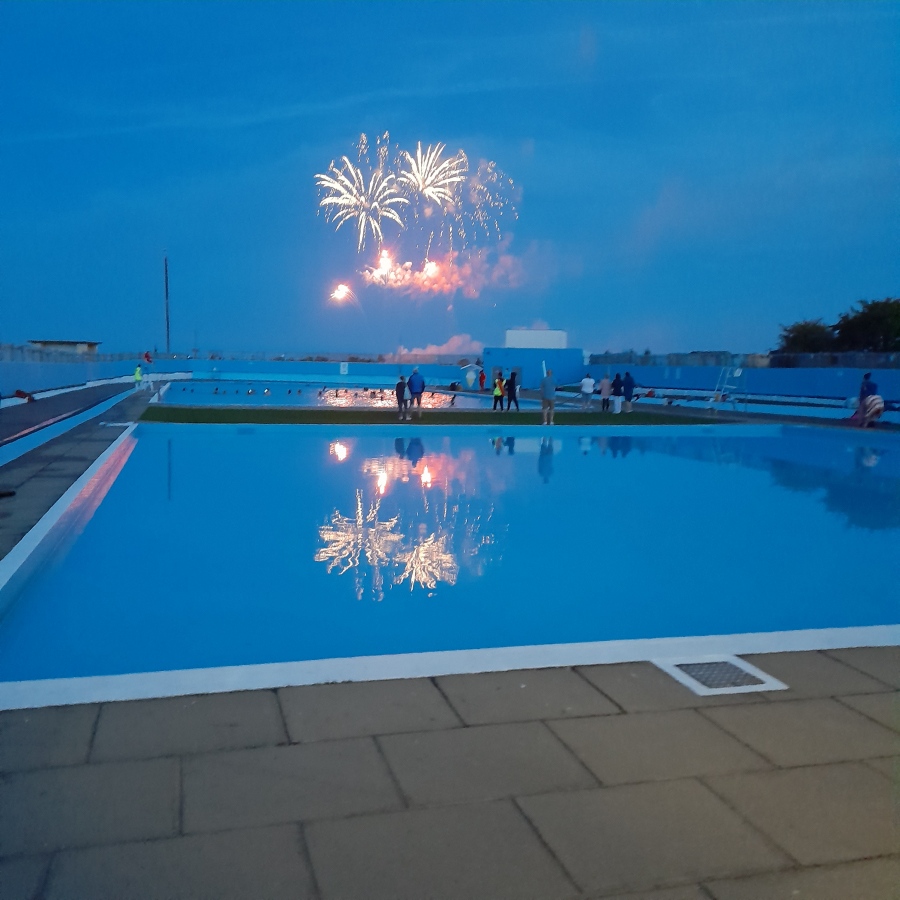 brightlingsea yacht club fireworks